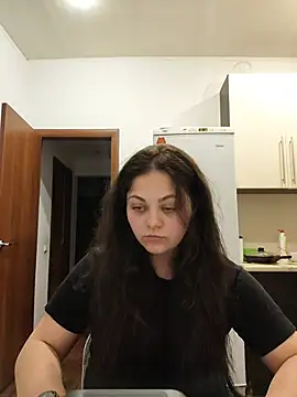 הופעת וובקאם של _Mikky_lil_