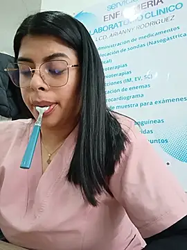 SOFIA-11_'s Live XXX Chat