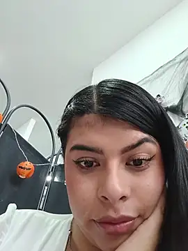 SOFIA-11_'s Live XXX Chat