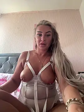 Show de Naughtyhousewife_x na webcam
