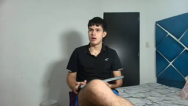 Show modela EdwinBoys na web-kameri