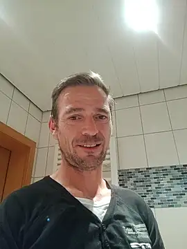 janosch319n Live XXX chat