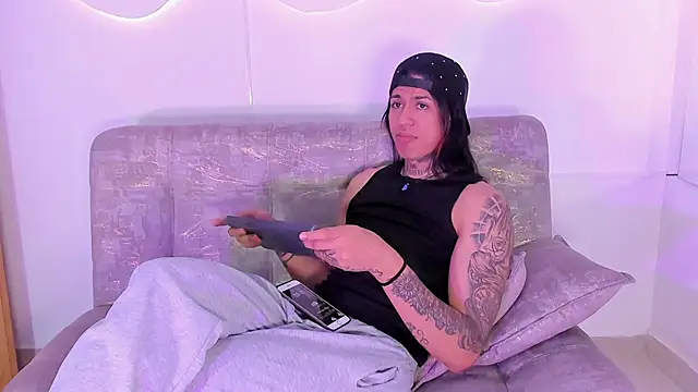 عرض كام ArohomLester_