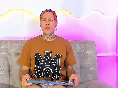عرض كام ArohomLester_