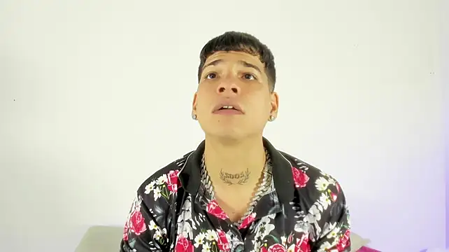 ArohomLester_ Show Webcam
