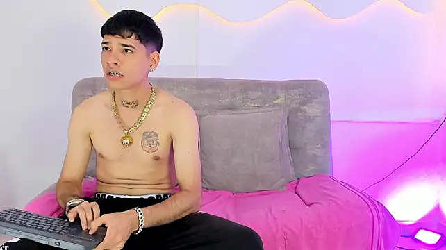 عرض كام ArohomLester_