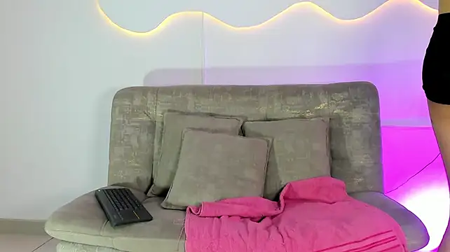 ArohomLester_ Show in webcam
