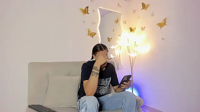 ArohomLester_ Show Webcam