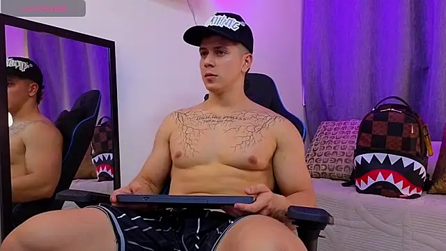 ASHTON_HILS Шоу с уебкамера