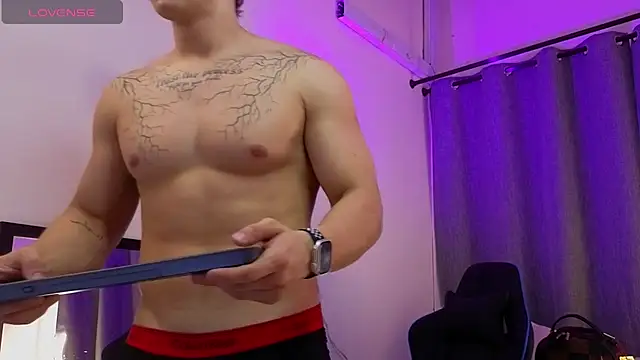 ASHTON_HILS Webcam show