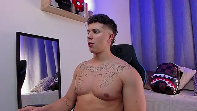 ASHTON_HILS Webcam Show