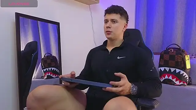ASHTON_HILS: вебкам-шоу