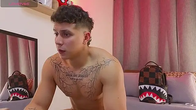 ASHTON_HILS: вебкам-шоу