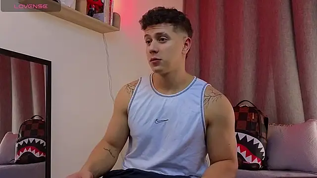 ASHTON_HILS webcam show