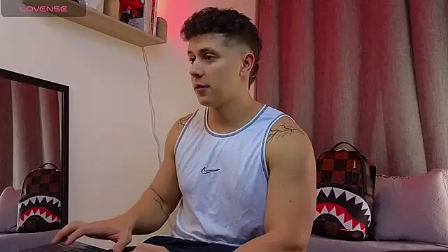 ASHTON_HILS Webcam Show