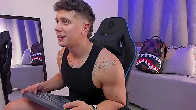 ASHTON_HILS Webcam-Show