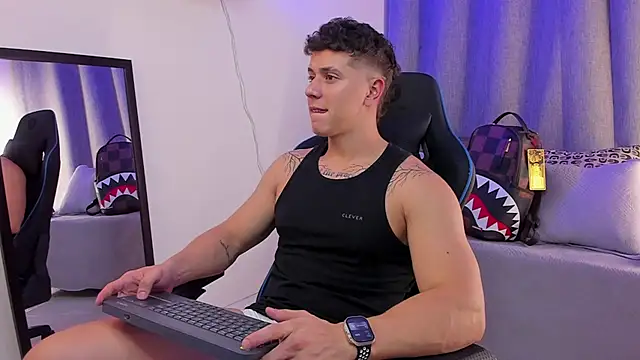 ASHTON_HILS' Webcam Show