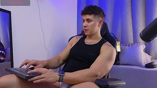 ASHTON_HILS' Webcam Show