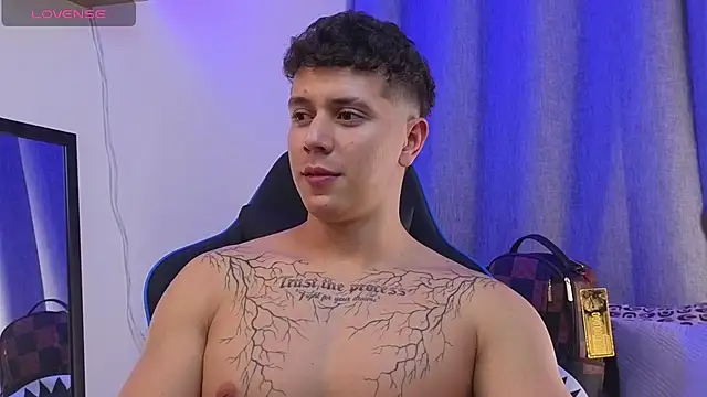 ASHTON_HILSn Webbikameraesitys