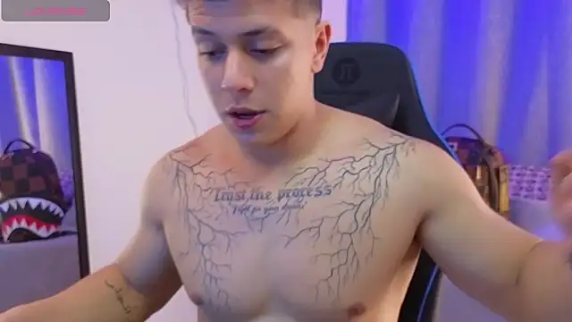 Show de ASHTON_HILS na webcam