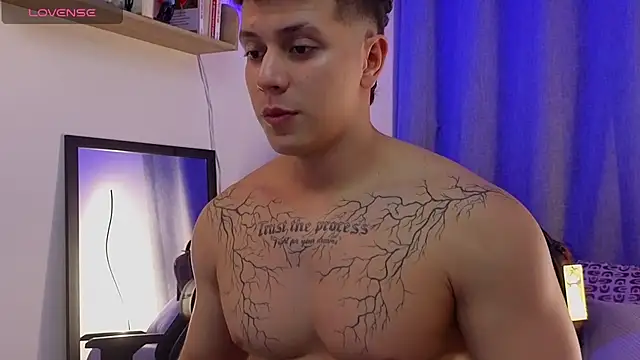 ASHTON_HILS webkamerás műsora