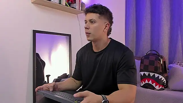 ASHTON_HILS Webcam Show