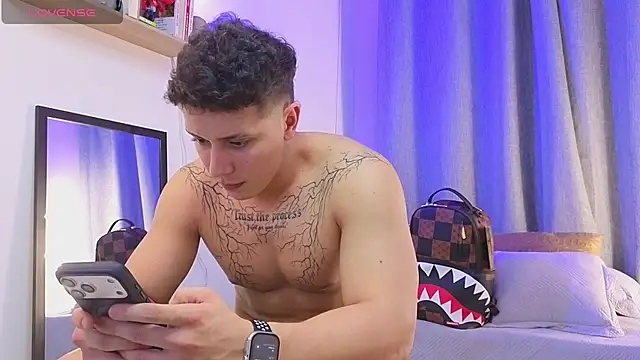 ASHTON_HILS Webcamshow