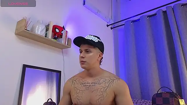 ASHTON_HILS webcam show
