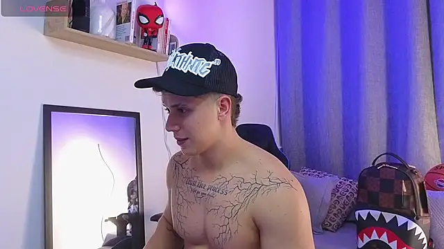 ASHTON_HILS webkamerás műsora