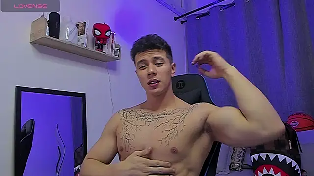 ASHTON_HILS webcam show