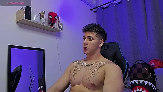 ASHTON_HILS' Webcam Show