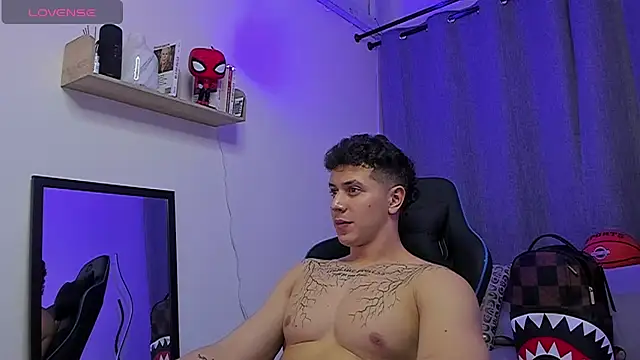 ASHTON_HILS Webcam show