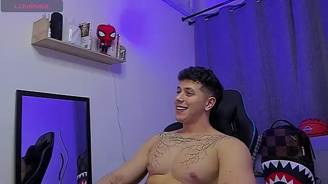 ASHTON_HILS Show Webcam