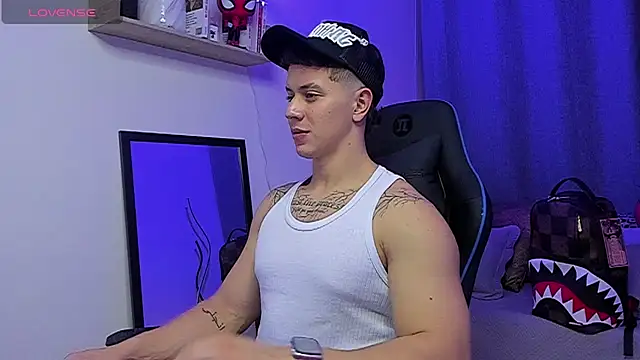 ASHTON_HILS: вебкам-шоу
