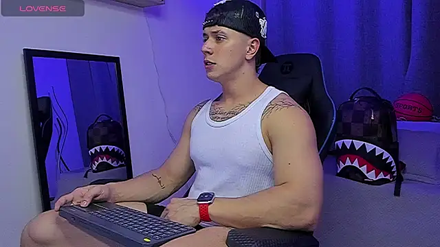 ASHTON_HILS – webcam-show