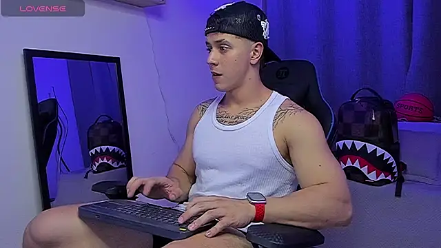 ASHTON_HILS webkamerás műsora