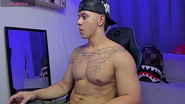 ASHTON_HILS' Webcam Show