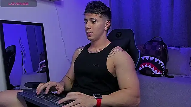 ASHTON_HILS webcam show