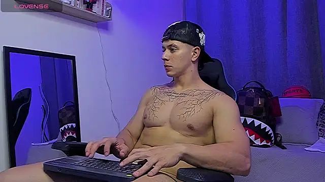 ASHTON_HILS' Webcam Show