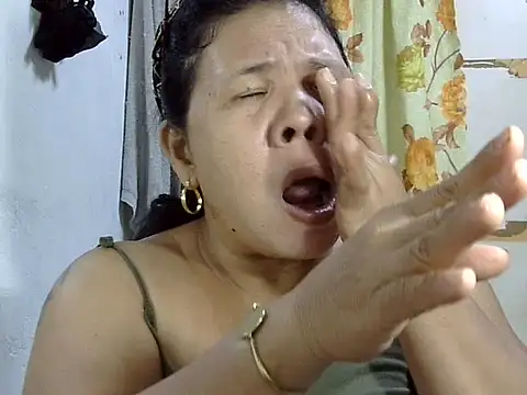 HottyCurlyPeanut Pertunjukan Webcam