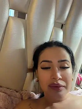 Pokazy przed kamerką – Sara_fun