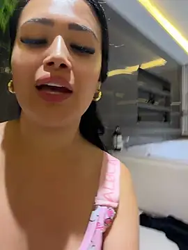 Show modela Sara_fun na web-kameri