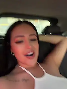 Pokazy przed kamerką – Sara_fun