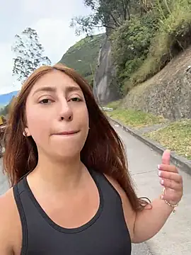 Show modela Sara_fun na web-kameri
