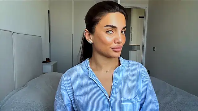 MelindaReny Adlı Modelin Canlı XXX Sohbeti