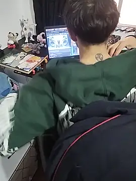 AoA-BoyStudent Show in webcam