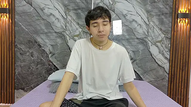 NoahWalker__ Show Webcam
