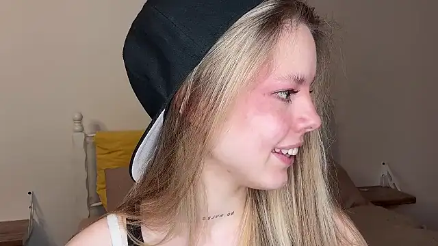 Catrinee's Live XXX Chat