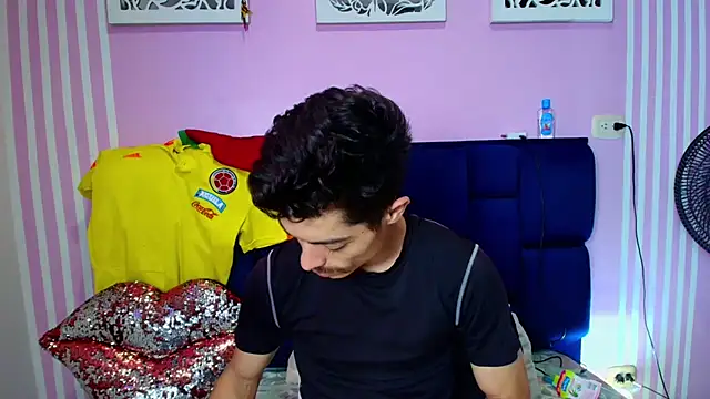 Webkamerová show taylor_Stele