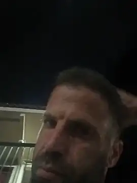 Travis212121 webkamerás műsora